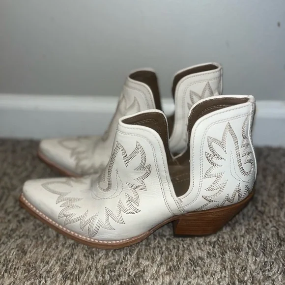 Ariat Women’s Dixon Short Western Fashion Boot - Size 9 Pre-owned - Picture 2 of 6